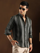 قميص عادي مخطط متعدد المسارات