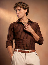 قميص ذو شرابات منسوجة