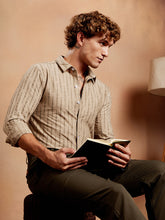 قميص ذو شرابات منسوجة