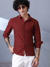 قميص منقط الملمس