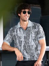 تيشيرت بولو بطبعة تجريدية تشبه الحصى