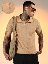 تيشيرت بولو بنقشة يونانية