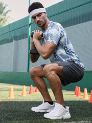 تيشيرت رياضي مطبوع عليه صورة باهتة