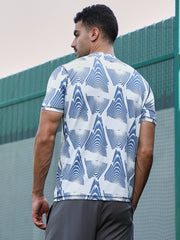 تيشيرت رياضي مطبوع عليه صورة باهتة