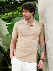 تيشيرت بولو بنقشة مربعات هندسية