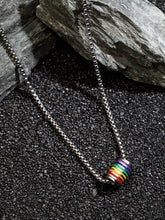 The Prism-Rod Pendant Necklace - Metallic Silver