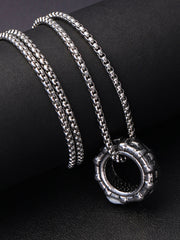 قلادة على شكل إطار سيارة - فضي معدني