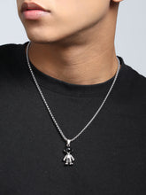 قلادة رائد الفضاء - فضي معدني