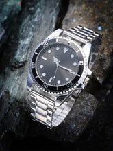 The Ribbed Round Watch - Midnight Black