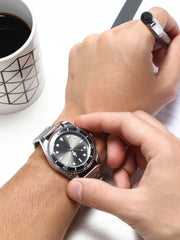 The Ribbed Round Watch - Midnight Black