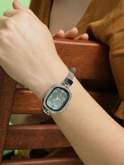 ساعة مربعة مزخرفة - أخضر زمردي