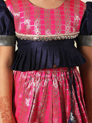 Vastramay - مجموعة Pavda Pattu Lehenga Choli باللون الوردي للفتيات