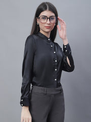 بلوزة نسائية سوداء سادة بتصميم قميص