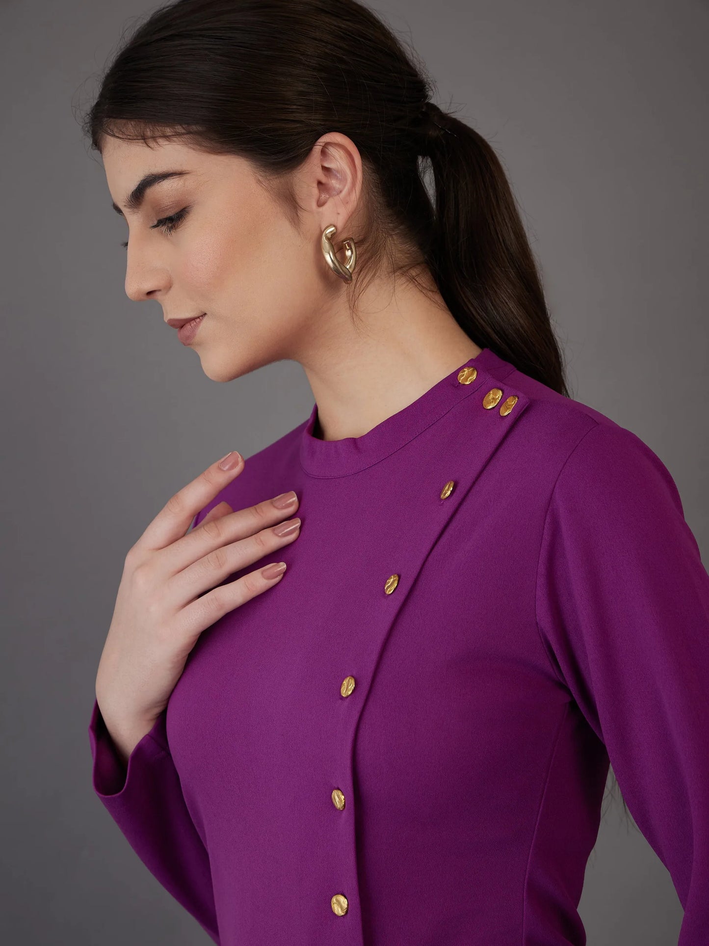 فستان نسائي ضيق متوسط الطول بأزرار أمامية من SASSAFRAS worklyf