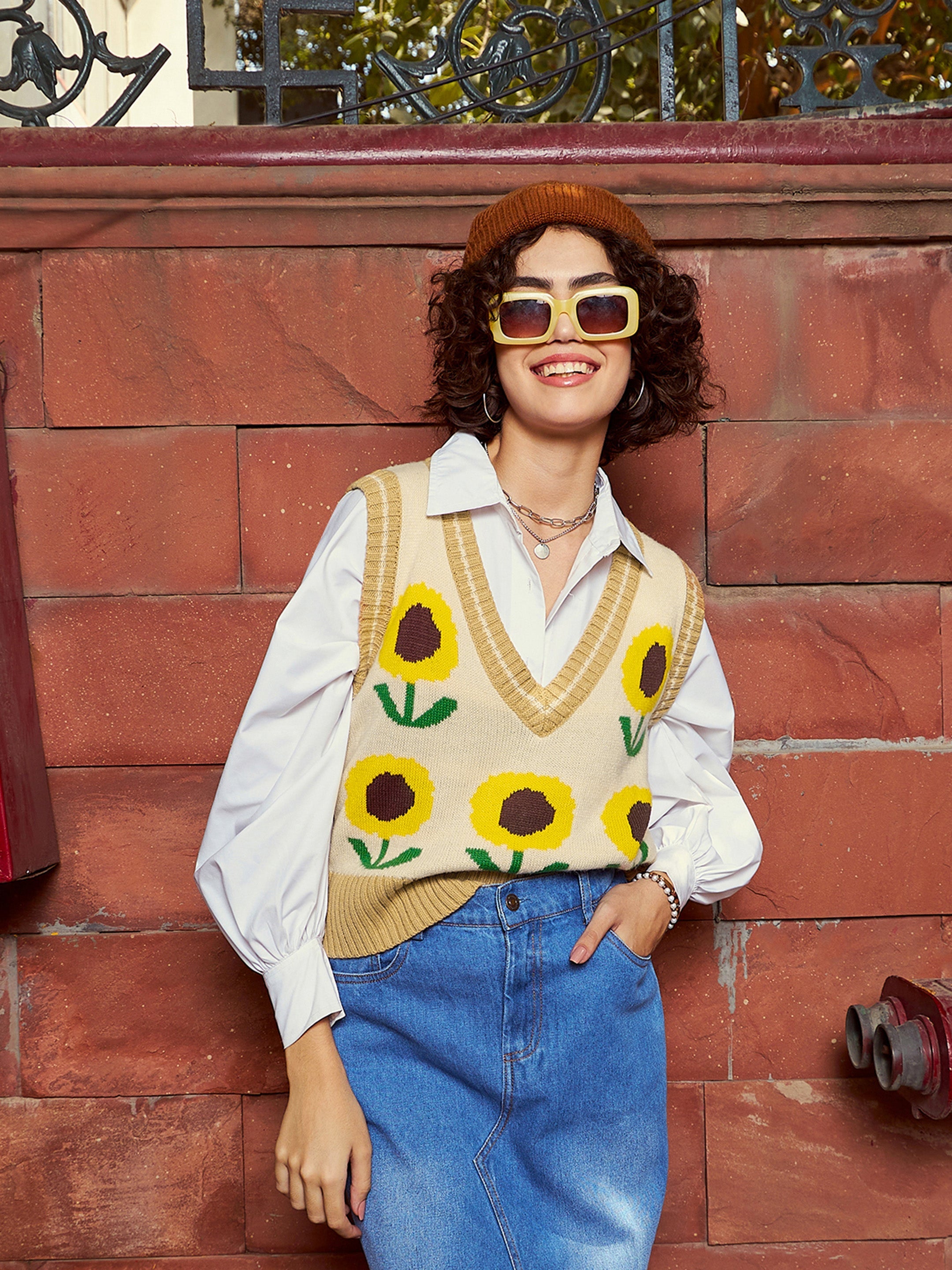 women beige floral v neck sleeveless sweater sfswsh7429