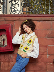 women beige floral v neck sleeveless sweater sfswsh7429