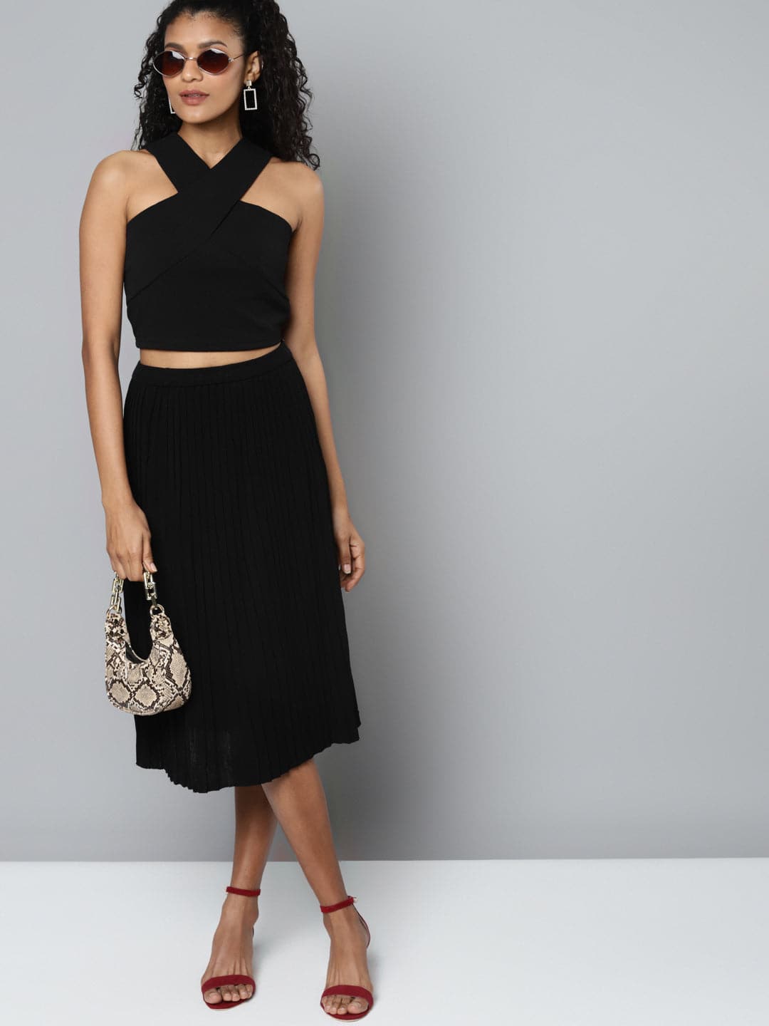 black halter neck top sftops40295