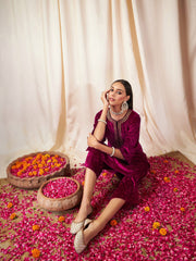 Shae by SASSAFRAS - Women Fuchsia Velvet Straight Kurta with pant