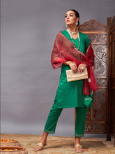 Shae by SASSAFRAS - Women Green Kurta Set With Maroon Organza Dupatta