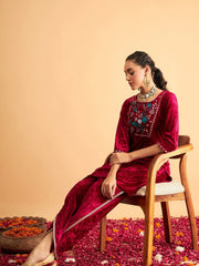 Shae by SASSAFRAS - Women Fuchsia Velvet Embroidered Short Kurta With Dhoti Pants