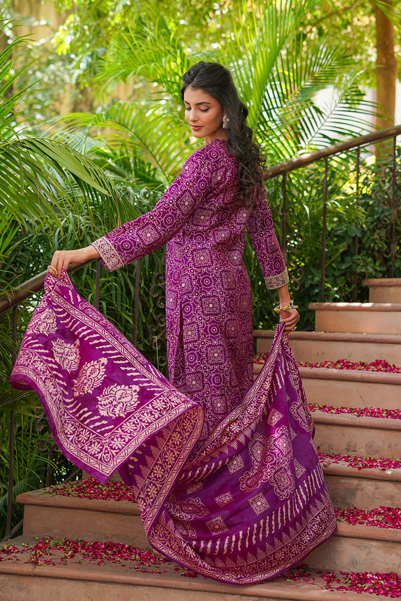 purple silk blend floral embroidered straight kurta trousers with dupatta skskd3119