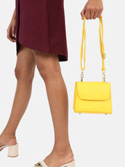 حقيبة كتف بقفل مغناطيسي قوي مع تفاصيل ربط