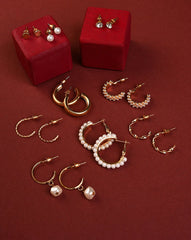 مجموعة من 18 قرط حلقي مطلي بالذهب مرصع باللؤلؤ