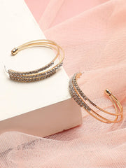 SOHI - أقراط متدلية من الذهب مطلية بالأحجار المصممة