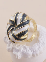 The Candy Swirl Statement Ring Onyx Black & Chalk WhiteSOHIRG6118