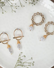 مجموعة من 2 قرط متدلي مطلي بالذهب بتصميم مميز