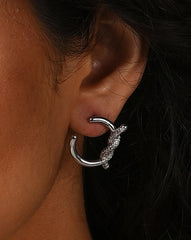 أقراط متدلية بتصميم مطلي بالفضة