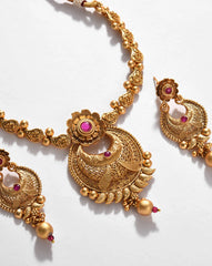 SOHI - Gold Plated Designer Stone Necklace Set