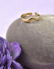 خاتم مصمم مطلي بالذهب