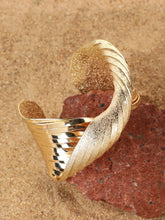 SOHI - Gold Plated Designer Stone Party Bracelet For Women