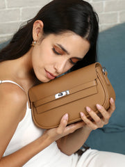 حقيبة كتف منحنية متداخلة مع جيب - بني فاتح