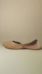 Dastkaari - women's golden jutti