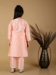 فاستراماي - طقم كورتا وبنطلون من الفيسكوز بتصميم مرآة للبنات