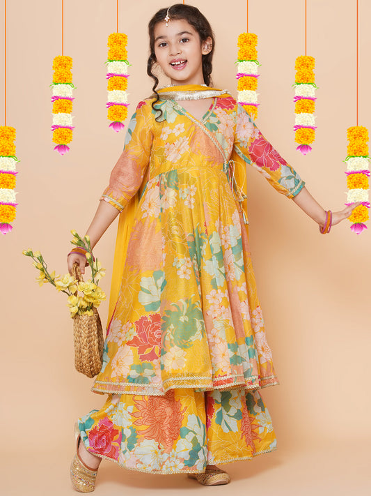 Bitiya by Bhama - Silk blend Woven Three-Quarter Sleeves Floral Print Flared Kurta And Sharara With Dupatta Set - Yellow