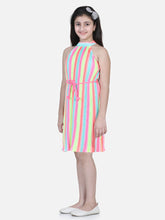 فستان بناتي متعدد الألوان مطوي