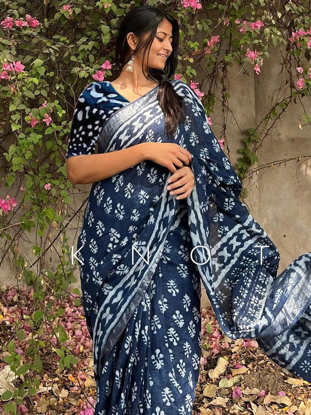 Women's Cotton Linen Navy Blue Printed Designer Saree With Blouse Piece