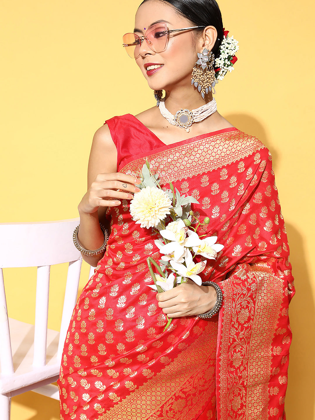 Women's Silk Blend Pink WovenDesign CelebritySaree With Blouse Piece