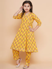 Placement Print Three-Fourth Sleeves Knee length Cotton Kurta With Trouser - Yellow
