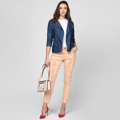 بلوزة نسائية زرقاء من قماش الدنيم بتصميم مزدوج الصدر