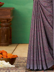 ساري نسائي مطبوع باللون الموف من الكريب مع قطعة بلوزة