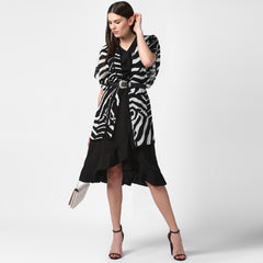 Women's Black and White Georgette Printed Open Shrug