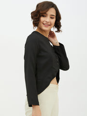 بلوزة نسائية حمراء بأزرار مائلة