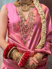 ساري نسائي وردي اللون بتصميم منسوج من مزيج الحرير مع قطعة بلوزة