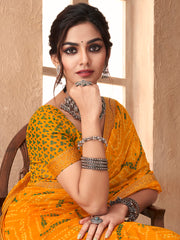 ساري نسائي أصفر من الشيفون مزين بتطريزات، مع قطعة بلوزة