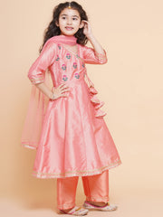 Bitiya by Bhama - Placement Embroidered Three-Fourth Sleeves Above Knee Length Silk Kurta & Trouser With Dupatta - Peach