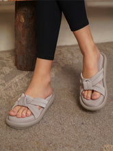 أحذية مسطحة مفتوحة من الأمام سهلة الارتداء، مناسبة للإطلالات الكاجوال